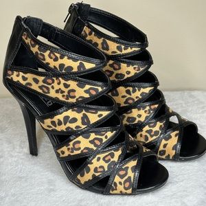 Mix No 6 Leopard/Animal Print Strappy
Heels sz 7.5 M